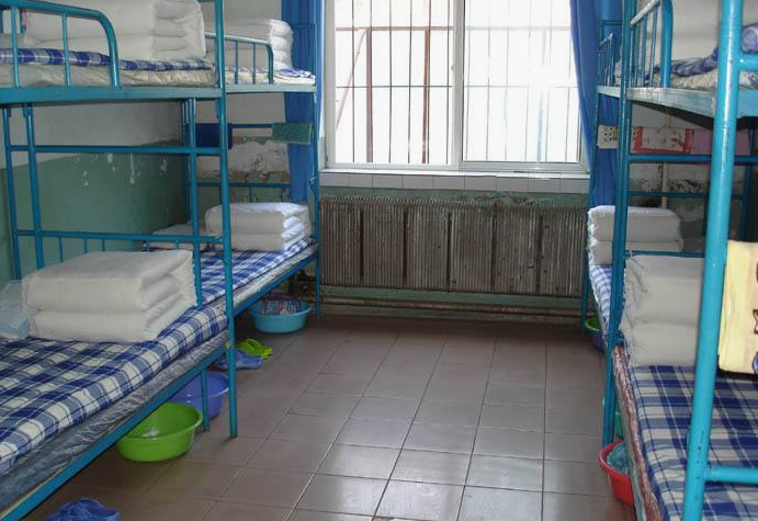 重庆工商学校寝室环境、宿舍图片