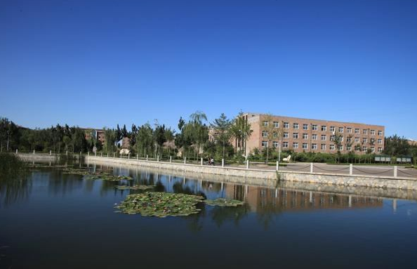 甘肃石化工业学校