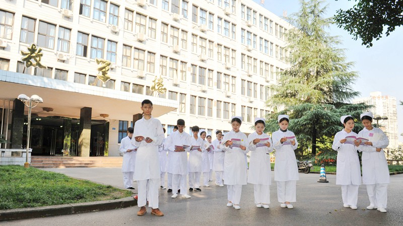 2020年重庆中专卫校可以考大专吗