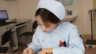 重庆2022年女生读卫校好就业吗？